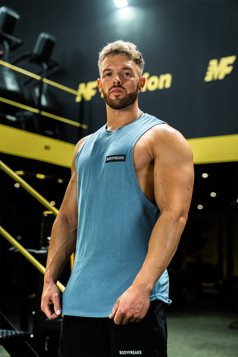 Blue Cut off vest on a bodybuilder